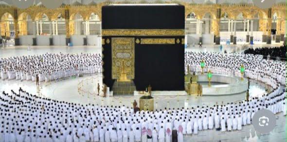 على أعتاب الطواف.. الحجر الأسود يجمع قلوب المسلمين على محبة البيت الحرام