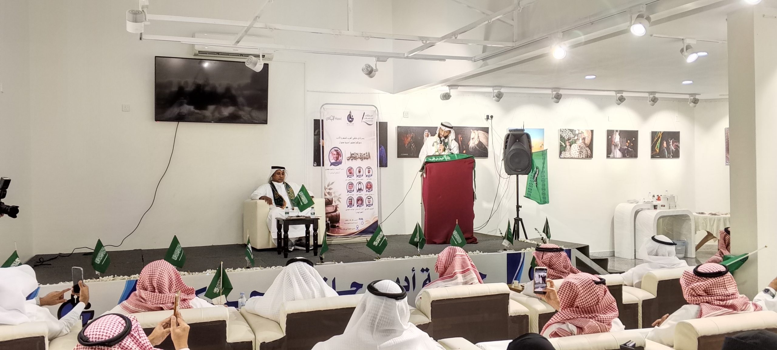 “الشعر يشدو للوطن”.. أمسية أدبية تجمع نخبة من الشعراء على مسرح جمعية أدبي جازان