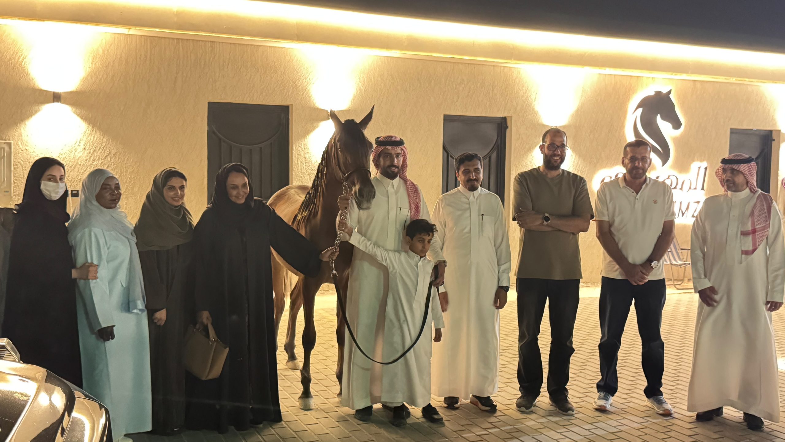 برنامج الأمير محمد بن سلمان للتوحد يزور إسطبل المهيمزي